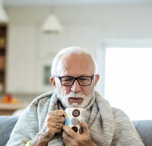 photo de senior ayant froid